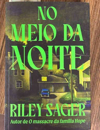 No meio da noite livro