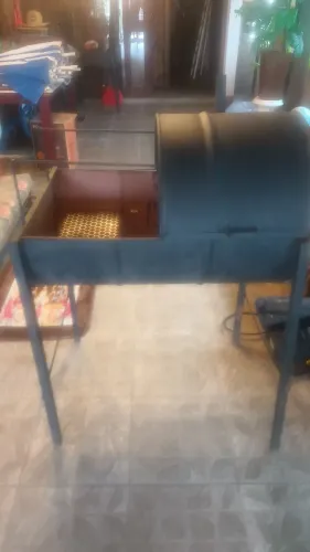 Churrasqueira nova sem uso muito grande comprei errado ac.cartao.