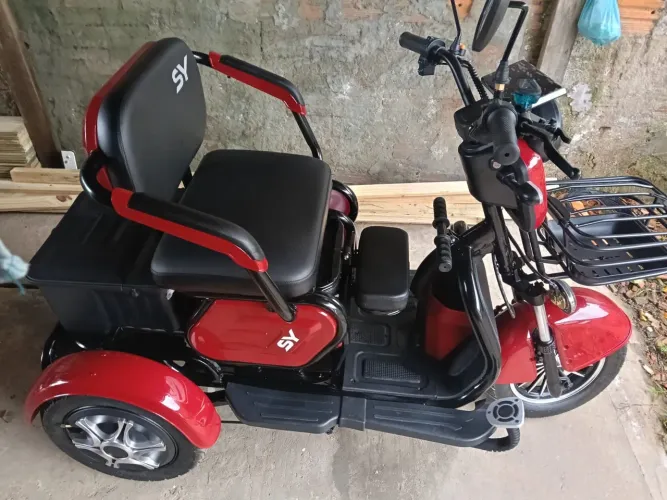 Triciclo elétrico de 3 lugares NOVO