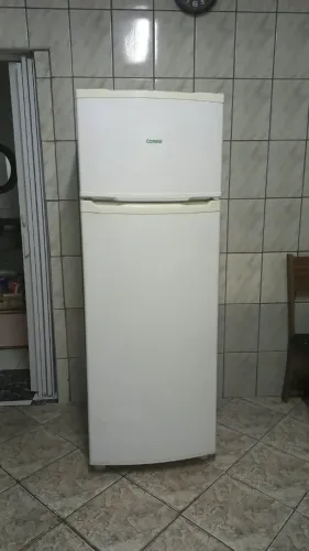 Geladeira Consul funcionando.