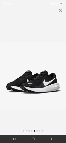 NIKE REVOLUTION 8