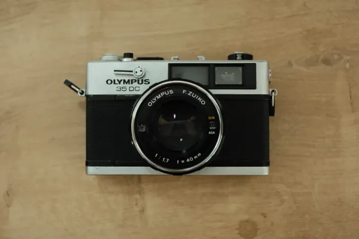 Olympus 35 DC + F.Zuiko 40mm f/1.7