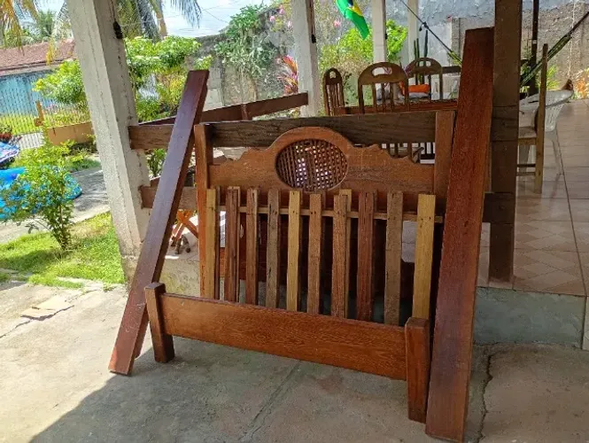 Cama de Casal em madeira Angelim