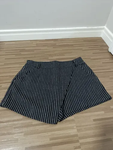 Short saia ellabelle - tamanho M listrado