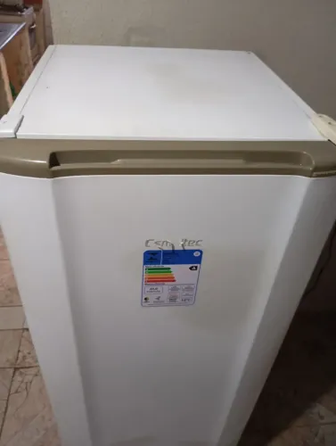 GELADEIRA ESMALTEC GELO NORMAL ACEITO CARTÃO DOU GARANTIA FAÇO A ENTREGA FUNCIONANDO