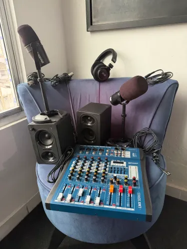 Microfone SHURE + todo equipamento de podcast