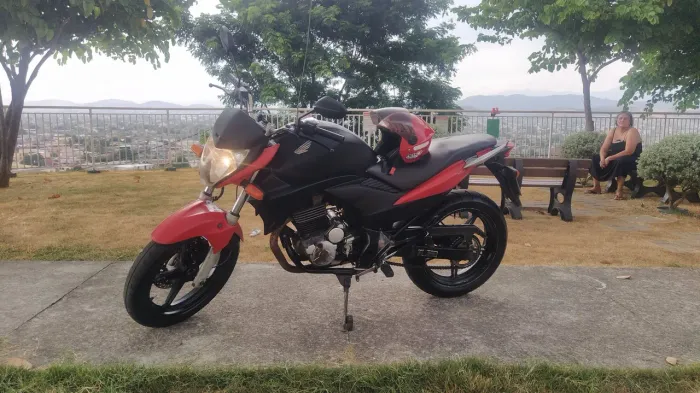 CB 300