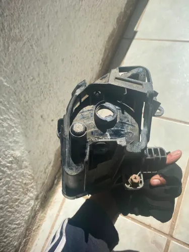 FAROL KIA CERATO 2010 lado direito