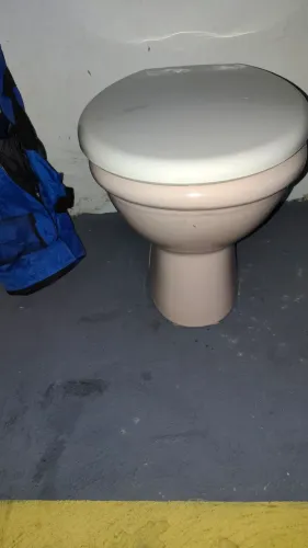 Conjunto de banheiro vaso e pia Rosa. deca