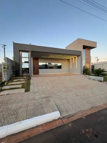 Casa em Condomínio Fechado