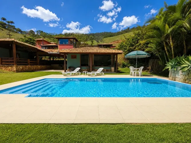 Casa com 3 dormitórios à venda, 240 m² por R$ 1.100.000,00 - Secretário - Petrópolis/RJ