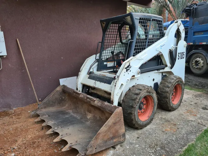 Mini carregadeira bobcat 185S ano 2013