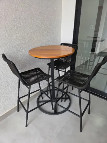 Mesa Bistrô com 3 Cadeiras Altas - Madeira e Metal