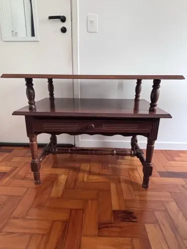 Mesa de apoio / lateral / criado