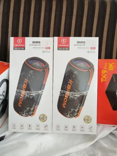 Caixa de som portátil RGB com 60 watts de potência
