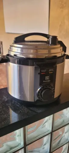 Panela de pressão elétrica