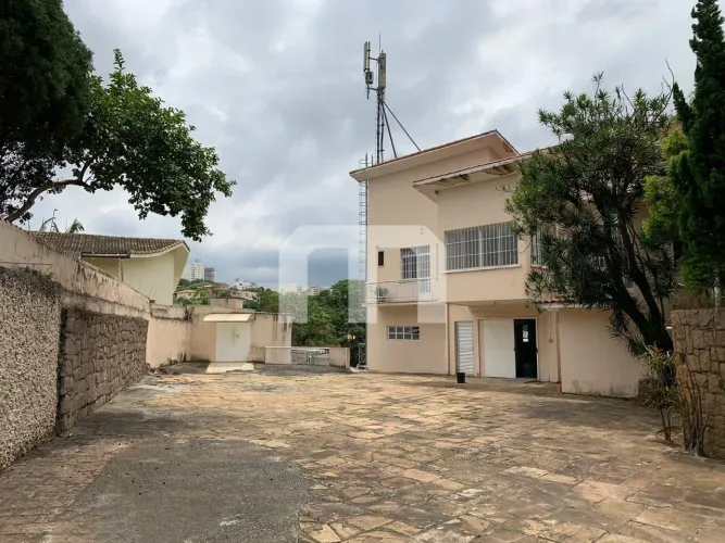 Casa em terreno de 2.023 metros a venda no Pacaembu