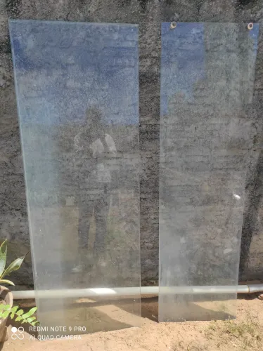 Vendo dois vidros para box de banheiro (65x185cm e 55x185cm).