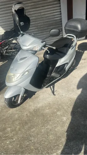 Suzuki burgman 125cc SÓ CARENAGEM DETALHES