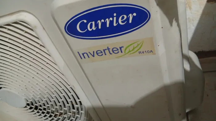 Vendo ar condicionado 9 mil btus Carrier inverter limpo e revisado.