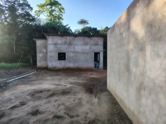 Casa + ponto comercial no Benfica 