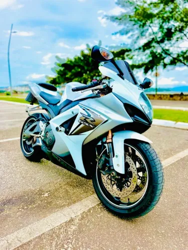 ? SUZUKI GSX-R1000 ? Ano: 2010?(não financia por conta do ano)