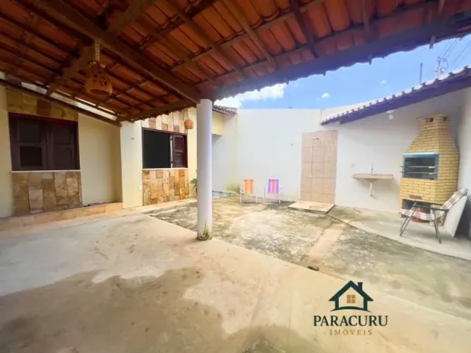Charmosa casa com quatro quartos do lado da sombra em Paracuru