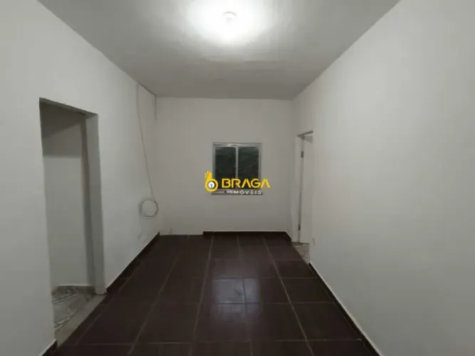 Casa de Vila : Linear / Residencial / Parada de Lucas
