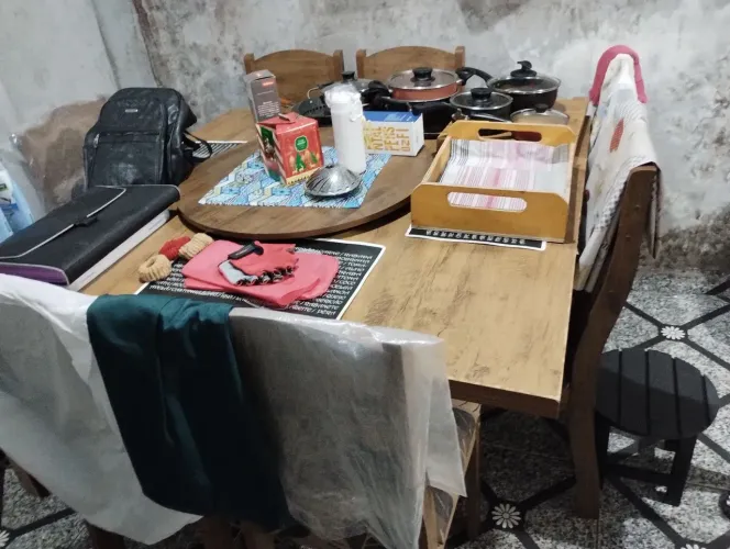 Vendo mesa de jantar 8 lugares