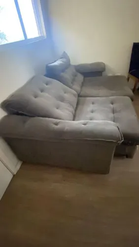 Vendo sofá retrátil 2 lugares em ótimo estado entrego passo cartão de crédito