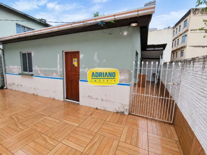 Casa Fundos com 2 dormitórios para alugar, 50 m² por R$ 2.522/mês - Rua Coronel Pedro Demo