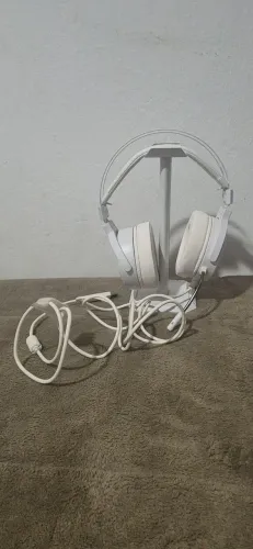 Fone de Ouvido Red Dragon Branco Com Suporte e Microfone