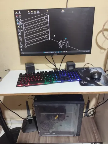 Computador de mesa.