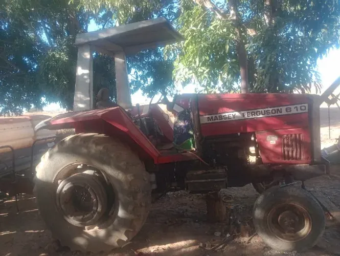 Trator a venda em padre Bernardo 