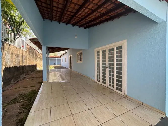 Casa à venda no bairro Morada do Ouro, 5 Quartos