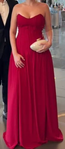 Vestido de festa marsala