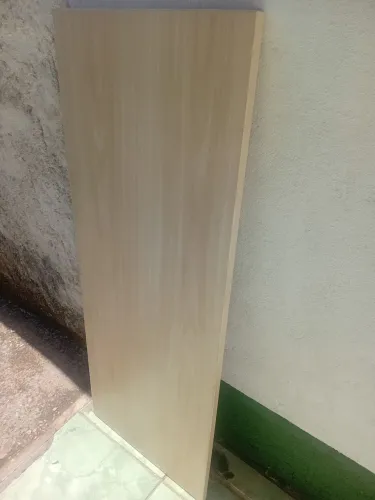 Tampo de mesa retangular medindo 1,40 x 0,60