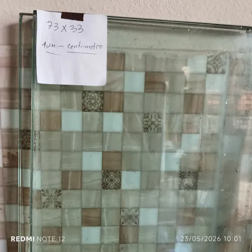 Vende seis (6) peças de vidro do Crosso 73/32 e dois centímetros de espessura