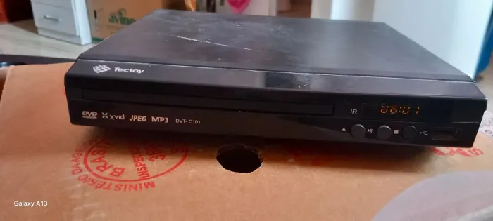 DVD Com Leve Avaria na Parte da Bandeja