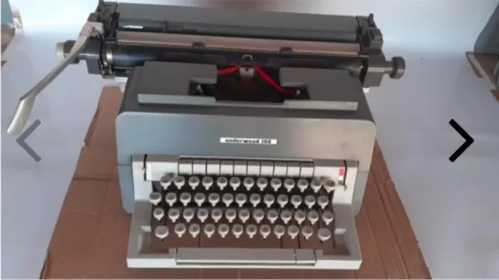 Máquina de Escrever / Datilografia Olivetti Underwood 198