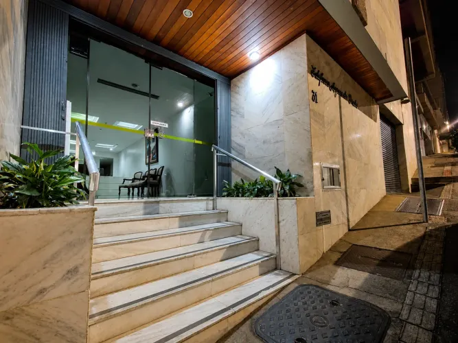 Locação - Apartamento no Centro próximo a Catedral com 03 quartos e vaga de garagem