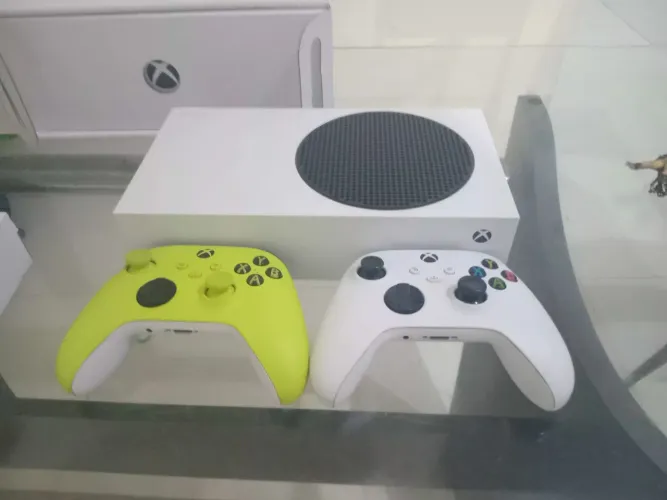 Xbox Series S novo, com 2 controles, aceito cartão