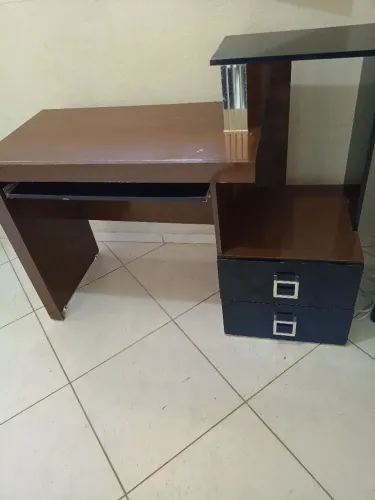? MESA PARA COMPUTADOR/ESCRITÓRIO COM GAVETAS