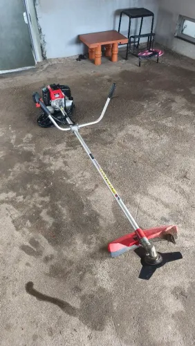 Roçadeira lateral a gasolina 2hp 52cc 2t Rt52l-b Toyama