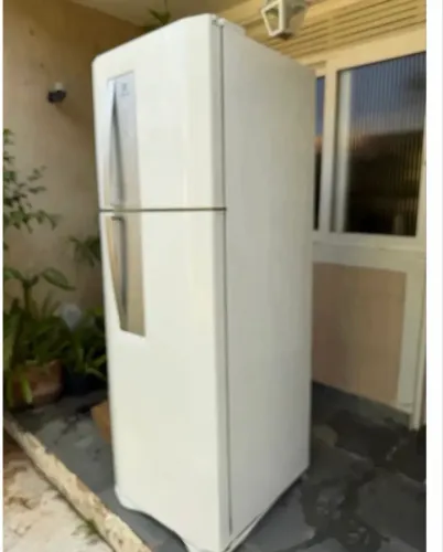 A geladeira Electrolux DF42 duplex Frost Free