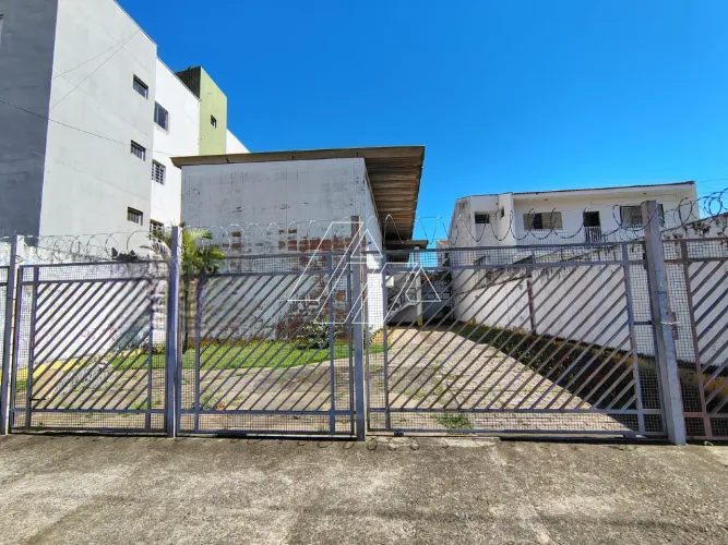 Imóvel comercial com quadra de squash para locação no Jardim Araxá  Marília/SP