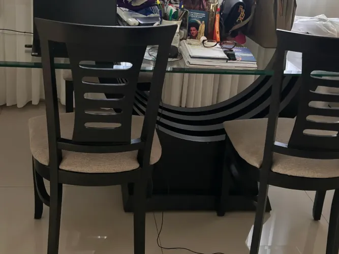 Móveis finos e elegantes? mesa com cadeiras e aparador na madeira imbuia. 