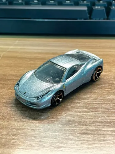 Hotwheels Ferrari 458 Itália prata