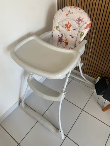 Carrinho cosco kids + cadeira de alimentação