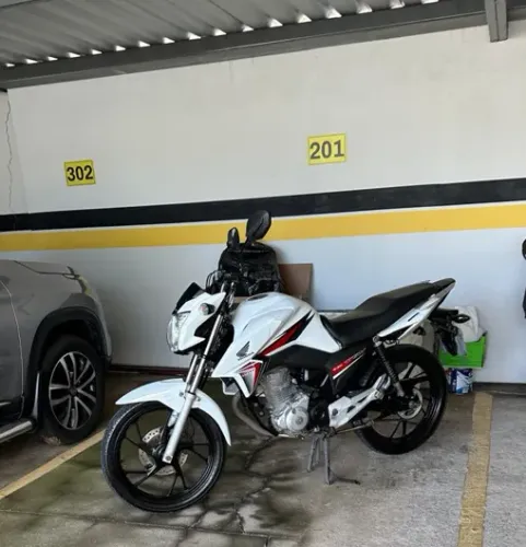 Vendo CG Titan 160 Branca